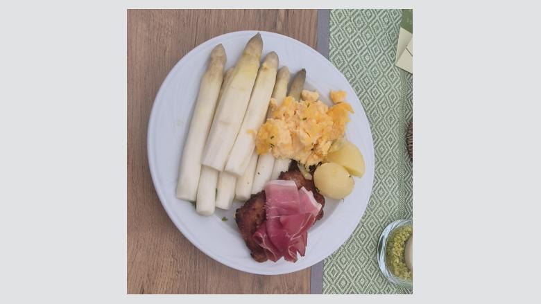 Tradition mit Spargel und Politik in Scharringhausen